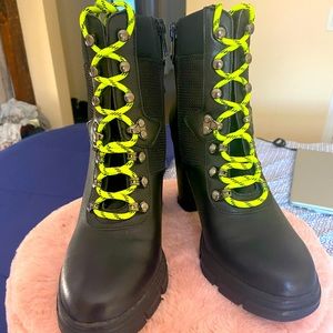 Trendy womens boities. Comfortable never worn with tags. ALDO